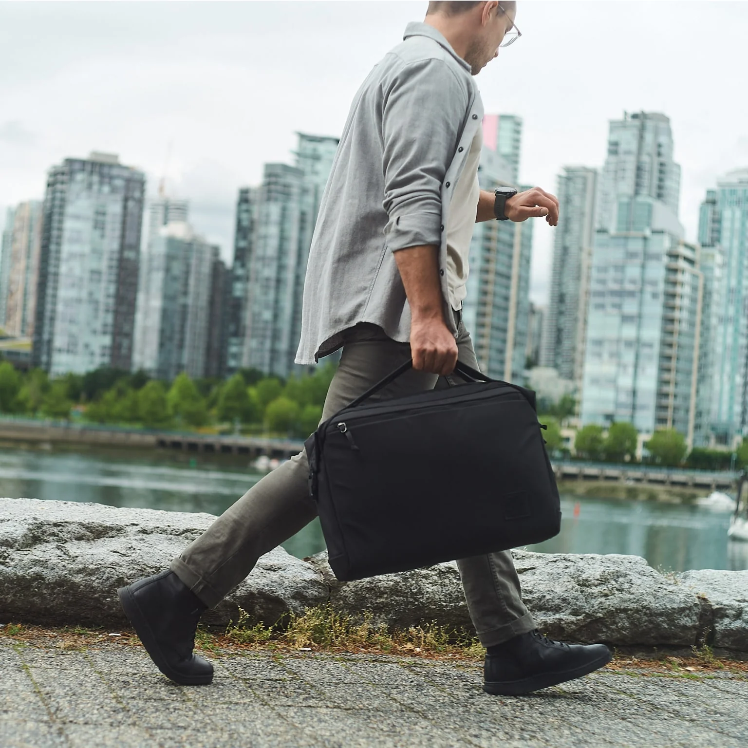 Transit Briefcase 20L - Image 17
